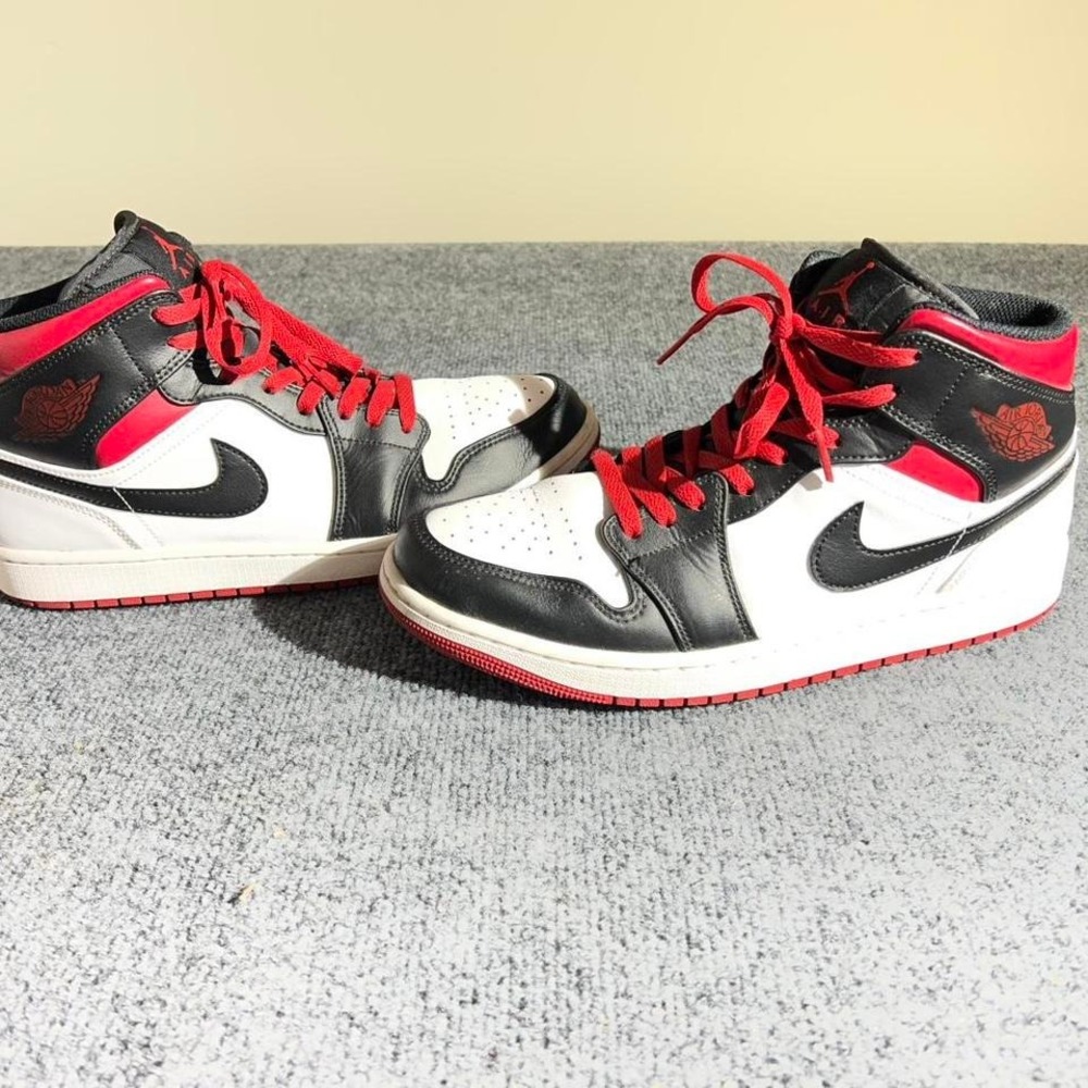 Nike Air Jordan 1 Mid Black White Red Leather Sneakers DQ8426-106 Mens 10.5